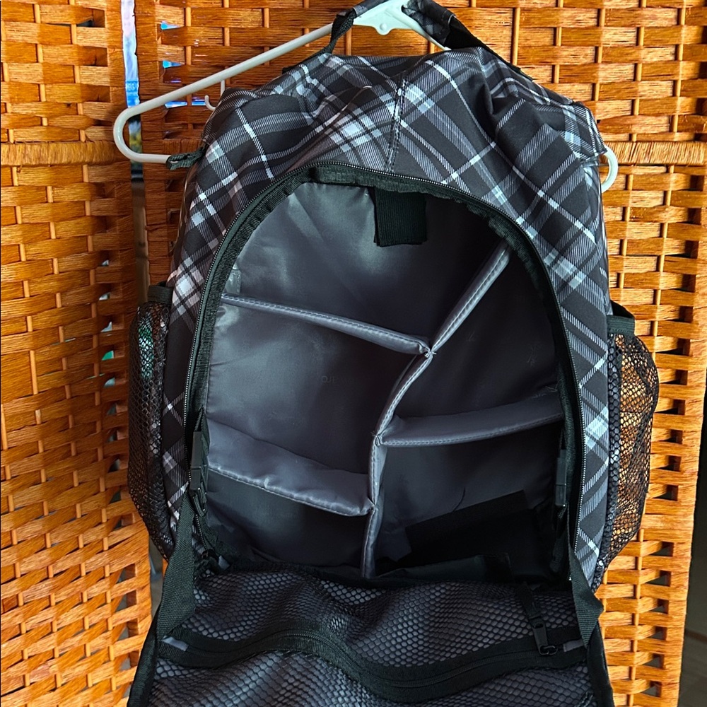 Thirty One camera Sling backpack - Picture 5 of 11